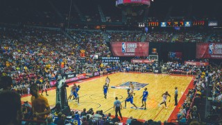 裁判再成CBA联赛主角 疑似误判令疆晋大战失色